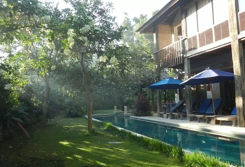ホテル Nusa Indah Villa