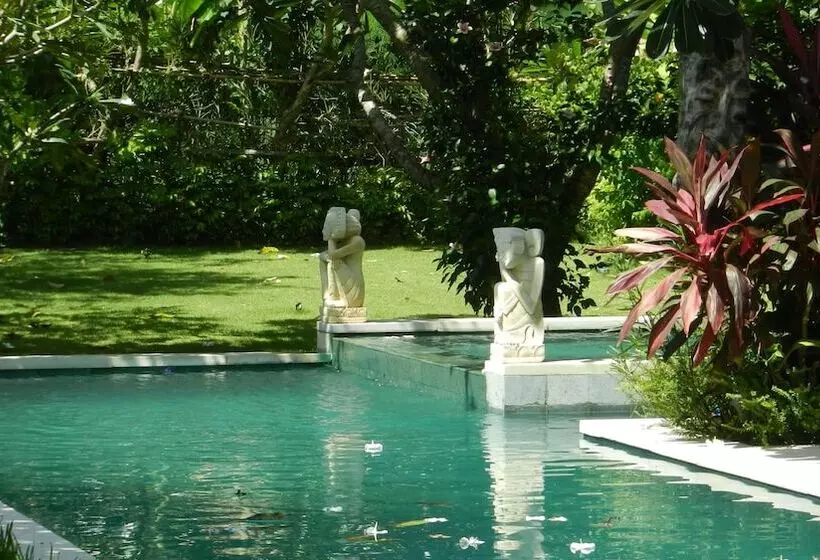 ホテル Nusa Indah Villa
