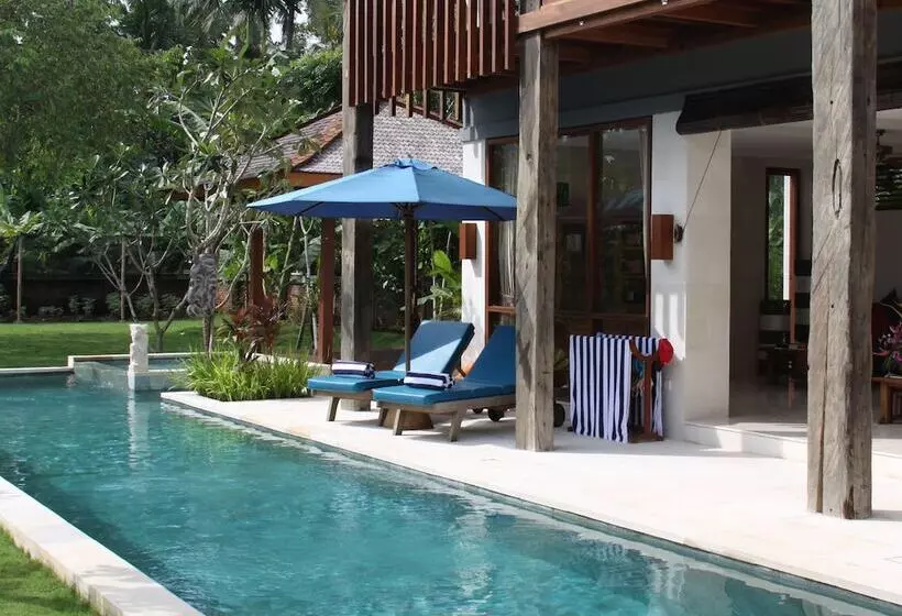 ホテル Nusa Indah Villa