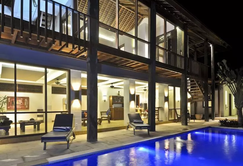 ホテル Nusa Indah Villa