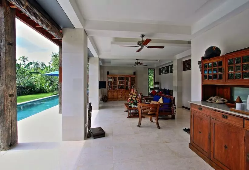 ホテル Nusa Indah Villa