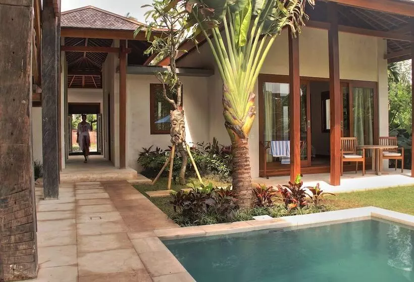 ホテル Nusa Indah Villa