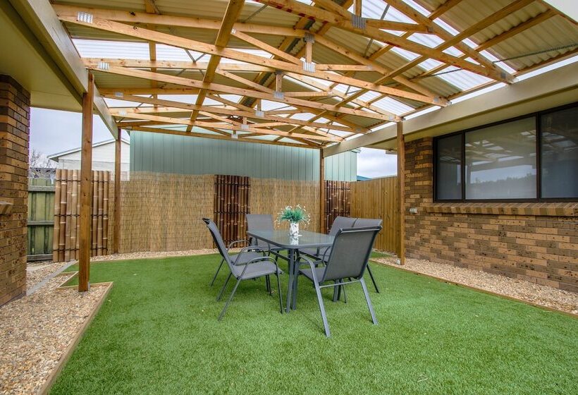 Hybiscus Waterfront Apartments