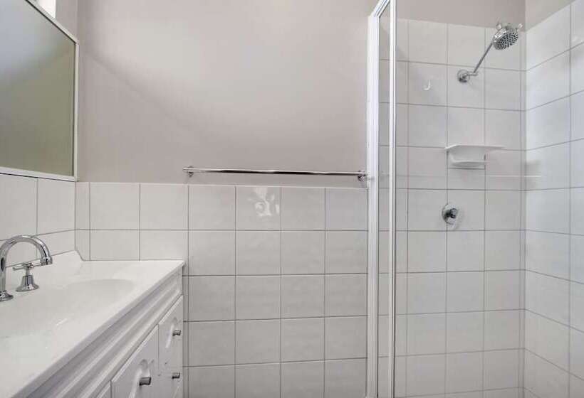 Hybiscus Waterfront Apartments