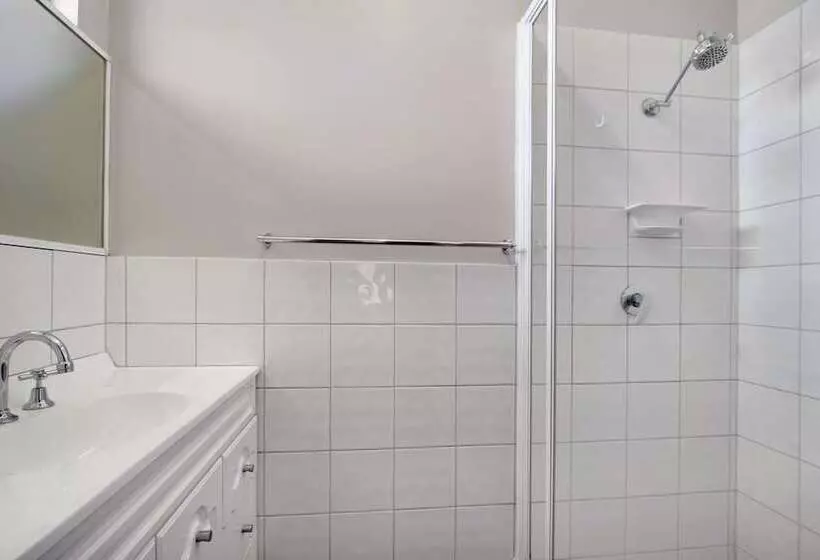 Hybiscus Waterfront Apartments