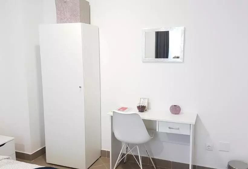 ペンション Marko Airport Rooms