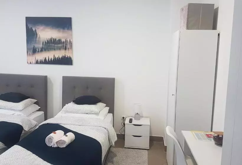 ペンション Marko Airport Rooms