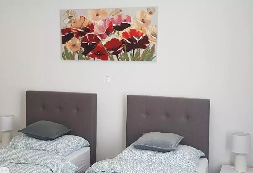 ペンション Marko Airport Rooms