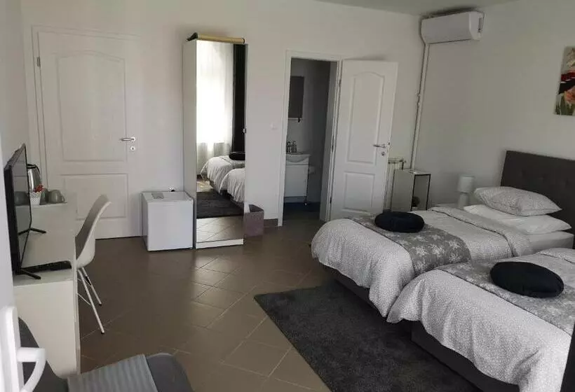 ペンション Marko Airport Rooms