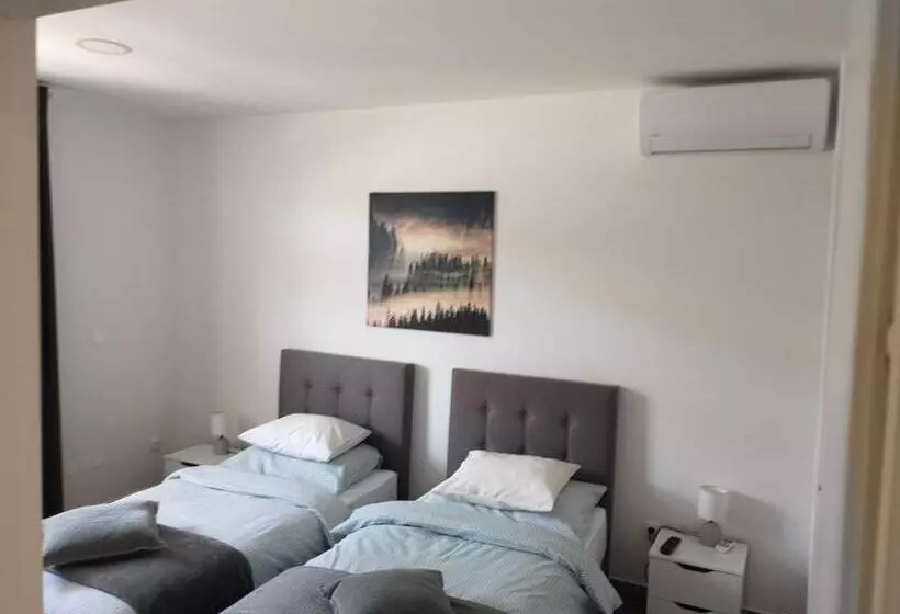 ペンション Marko Airport Rooms