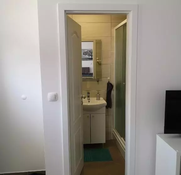 ペンション Marko Airport Rooms