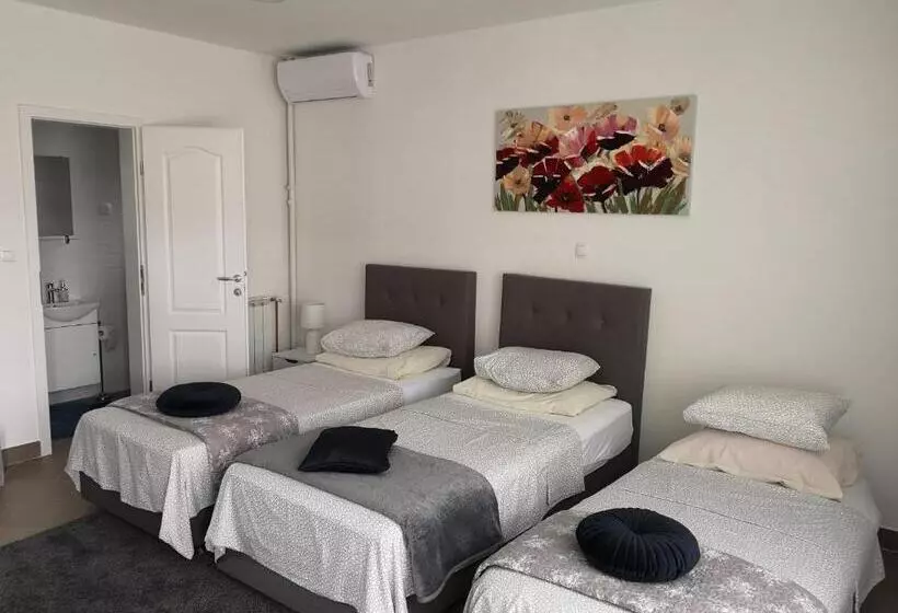 ペンション Marko Airport Rooms