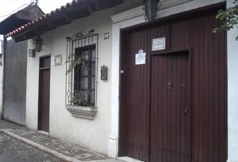 تختخواب و صبحانه Casa Landivar