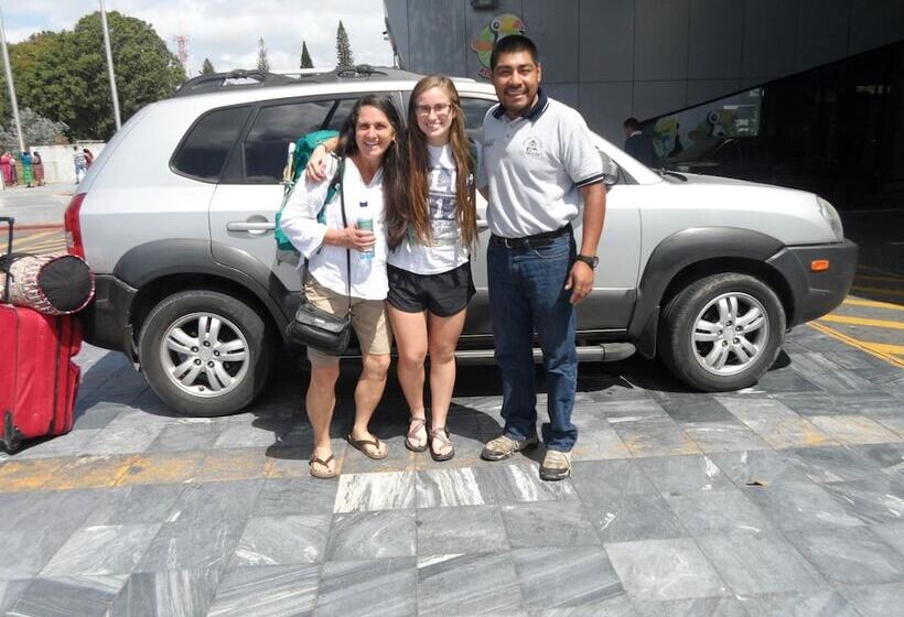 تختخواب و صبحانه Casa Landivar