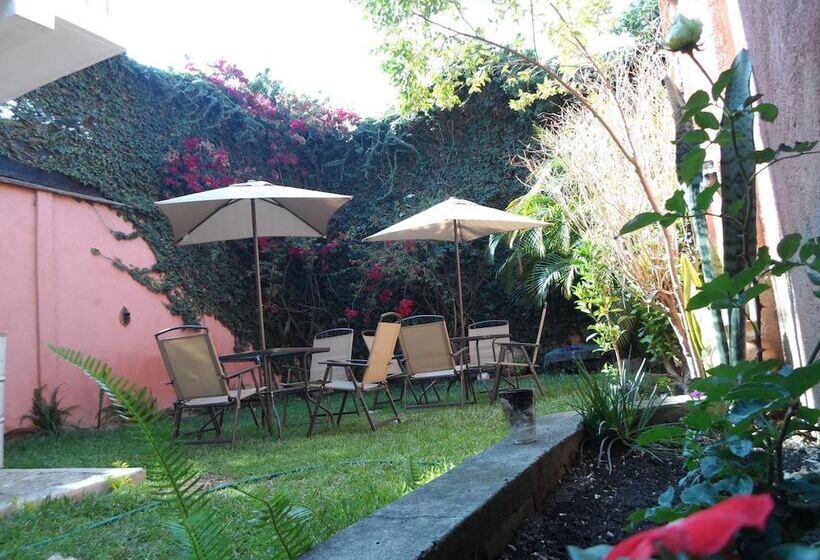 تختخواب و صبحانه Casa Landivar