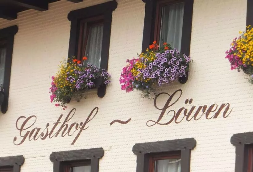 簡易ホテル Gasthof Zum Löwen Enzklösterle