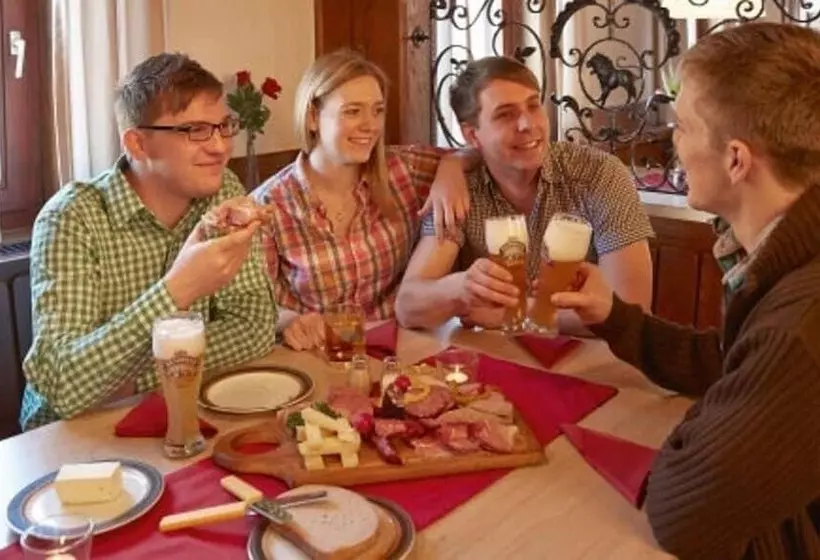 簡易ホテル Gasthof Zum Löwen Enzklösterle