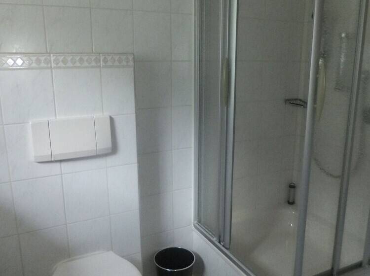 Pansiyon Gasthof Zum Löwen Enzklösterle