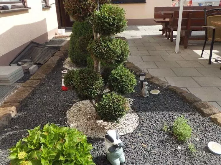 簡易ホテル Gasthof Zum Löwen Enzklösterle