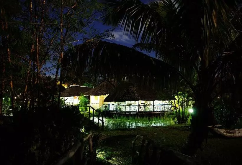 هتل Hôtel Le Lagon