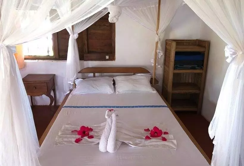 هتل Hôtel Le Lagon