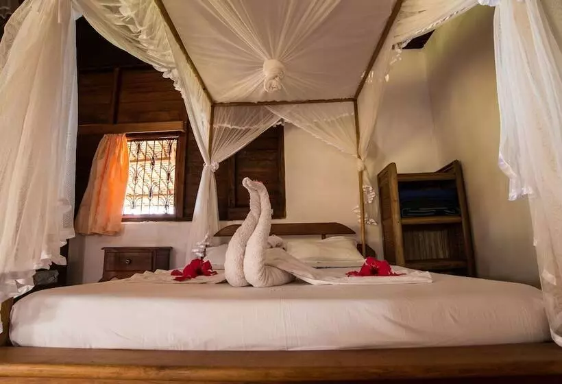 هتل Hôtel Le Lagon