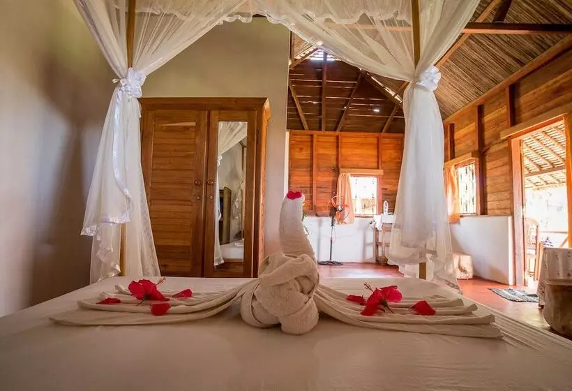 هتل Hôtel Le Lagon