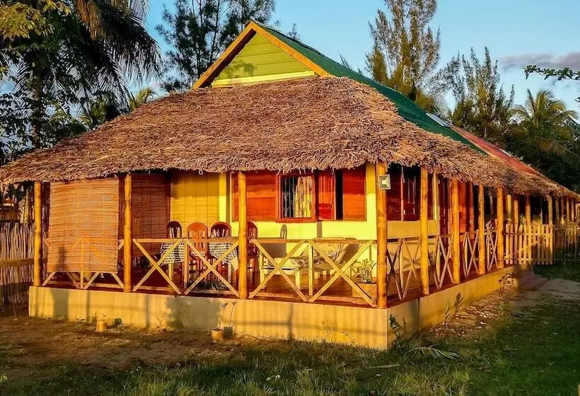 هتل Hôtel Le Lagon