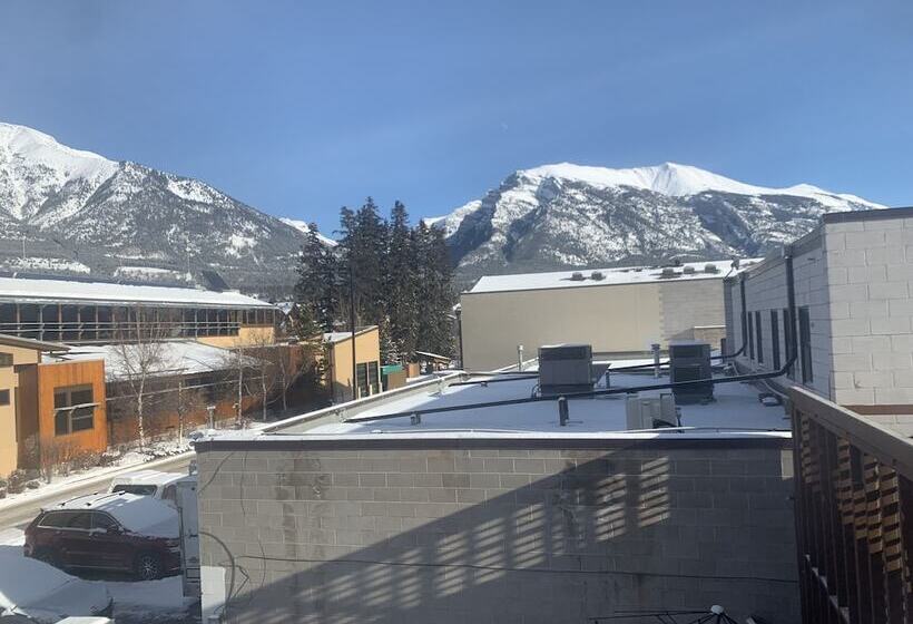 Party Hostel The Canmore Hotel Hostel