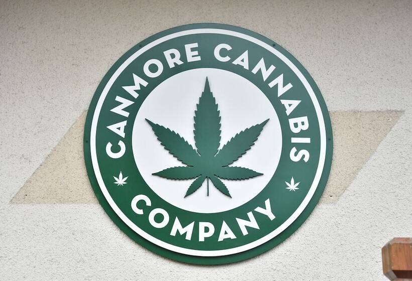 Party Hostel The Canmore Hotel Hostel