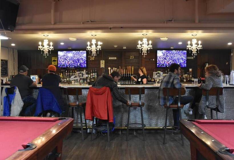 Party Hostel The Canmore Hotel Hostel