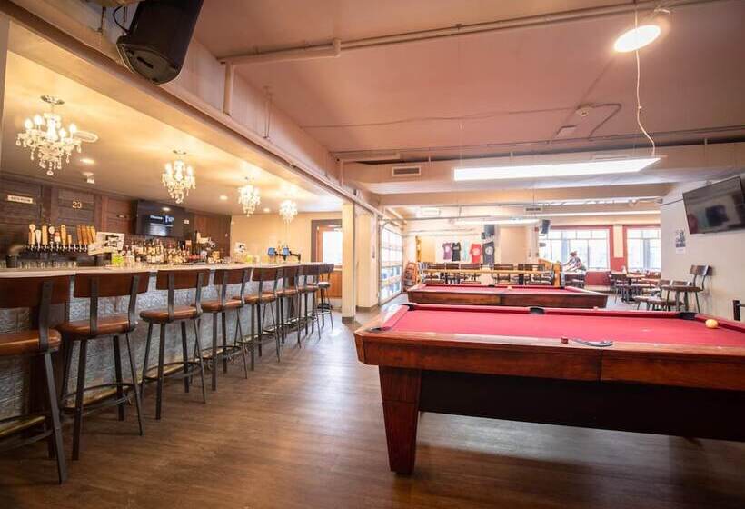 Party Hostel The Canmore Hotel Hostel