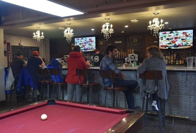 Party Hostel The Canmore Hotel Hostel