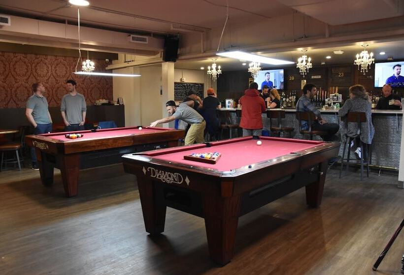 Party Hostel The Canmore Hotel Hostel