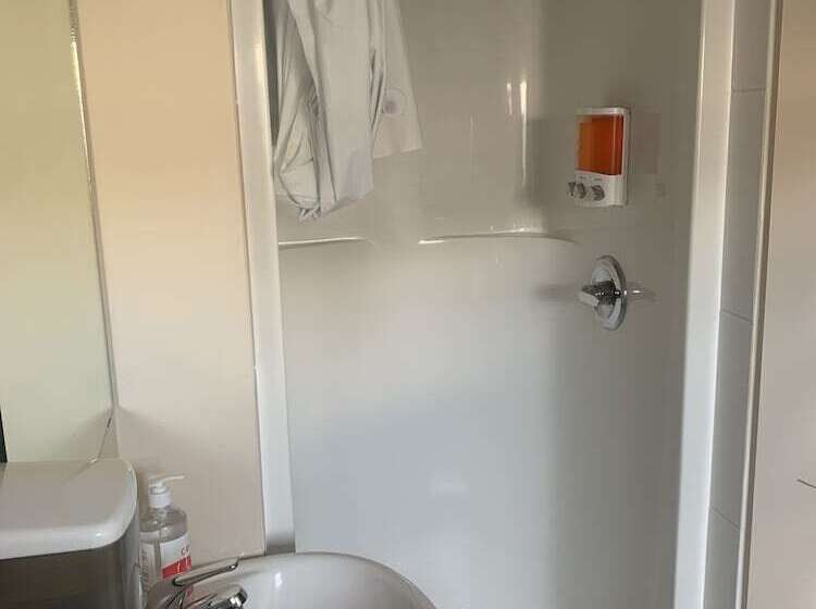 Party Hostel The Canmore Hotel Hostel