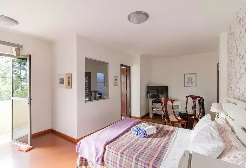 Hotelli Hospedagem Three Little Birds