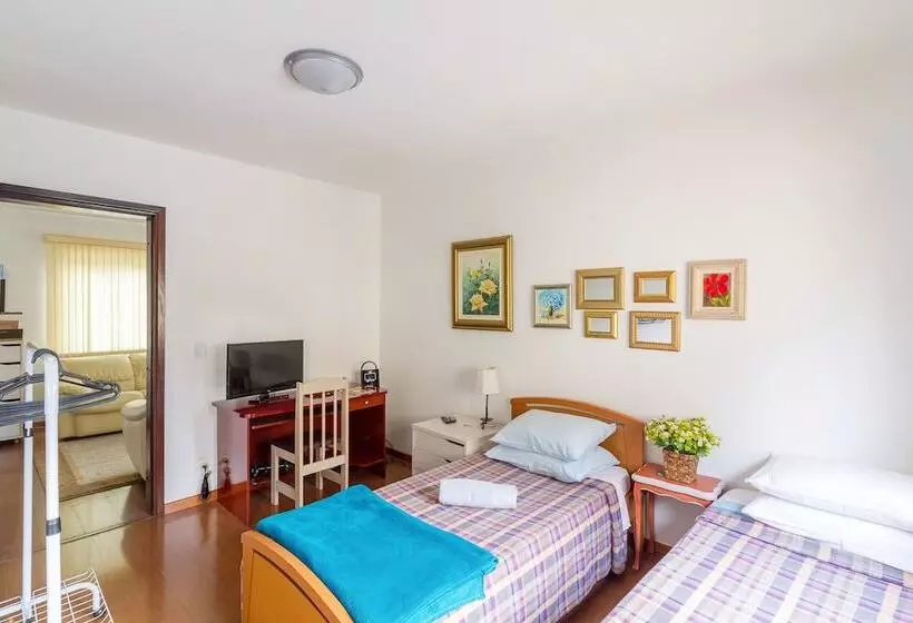 Hotelli Hospedagem Three Little Birds