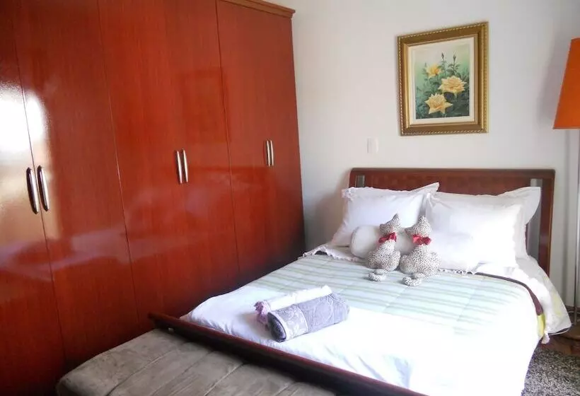 Hotelli Hospedagem Three Little Birds