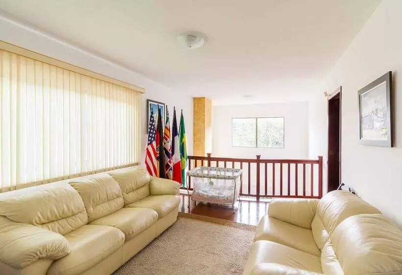 Hotelli Hospedagem Three Little Birds