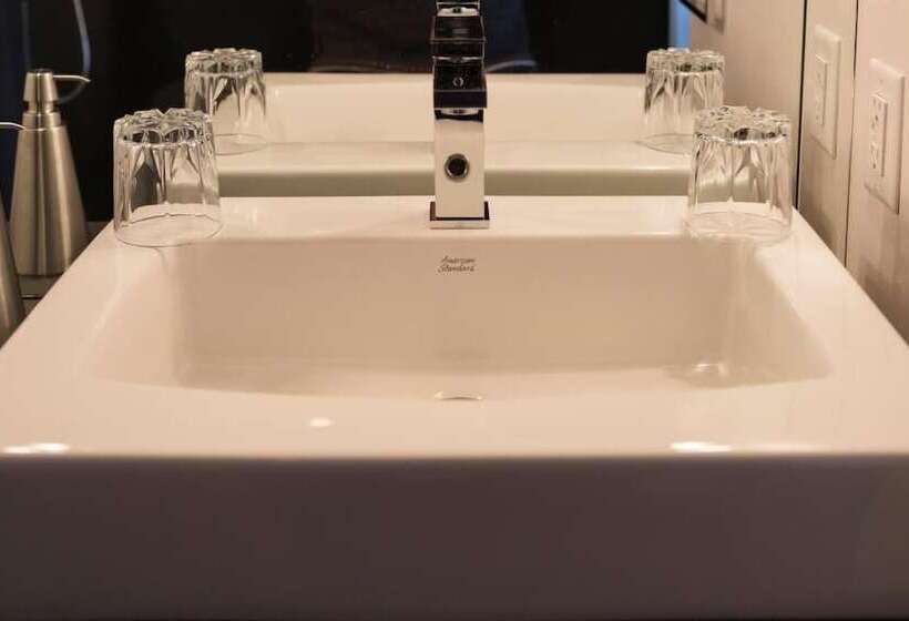 فندق فئة نجمة واحدة Auberge Sutton Brouerie