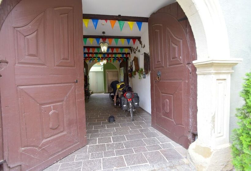 فندق فئة نجمة واحدة Gasthof Grüner Baum