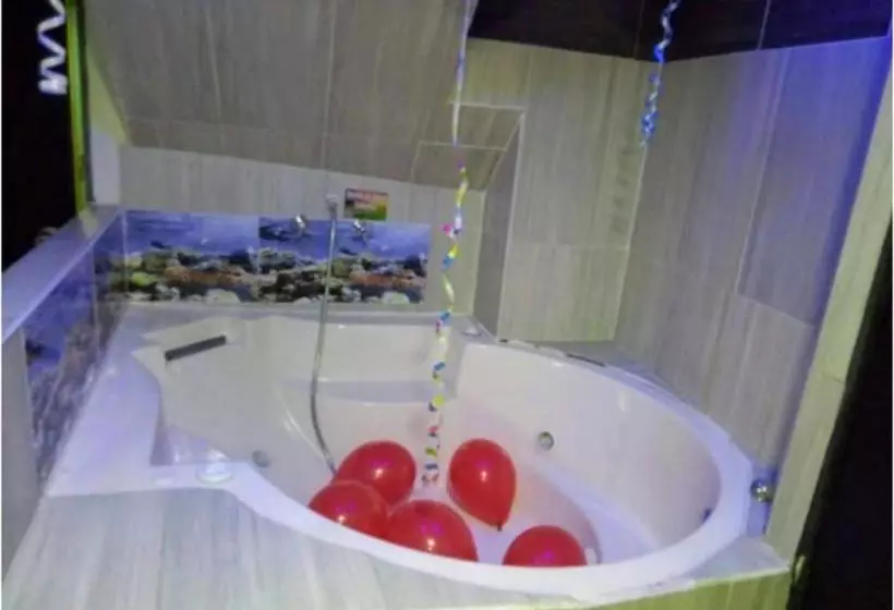 Hotelli El Amanercer Parque Del Agua Residencia Muy Central