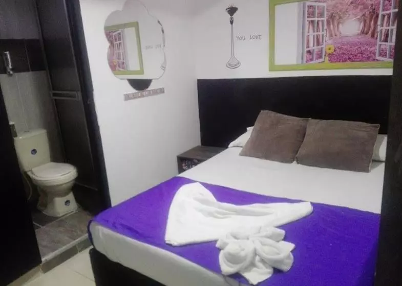 Hotelli El Amanercer Parque Del Agua Residencia Muy Central