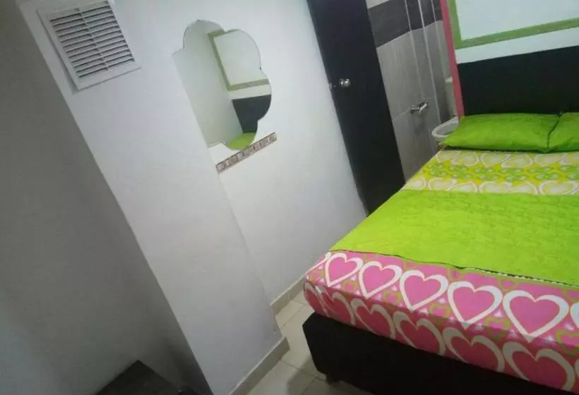 Hotelli El Amanercer Parque Del Agua Residencia Muy Central