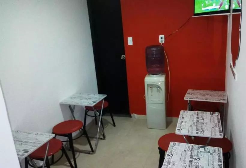 Hotelli El Amanercer Parque Del Agua Residencia Muy Central
