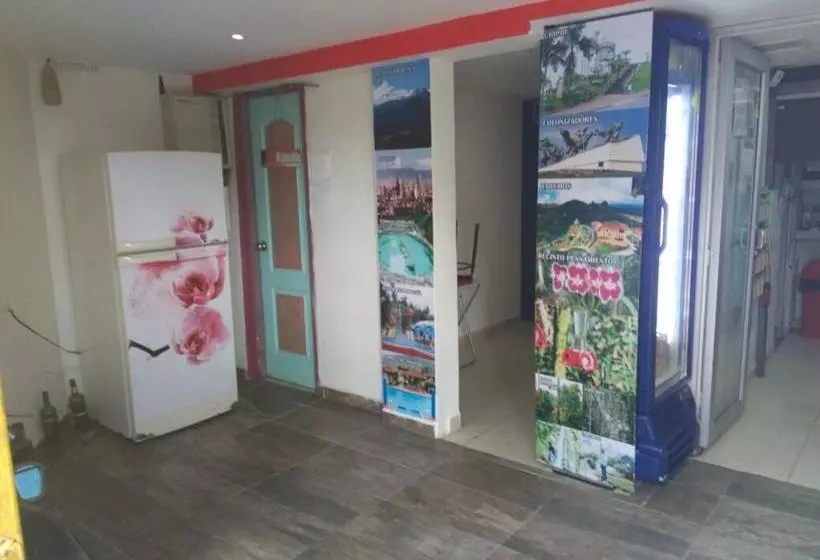 Hotelli El Amanercer Parque Del Agua Residencia Muy Central