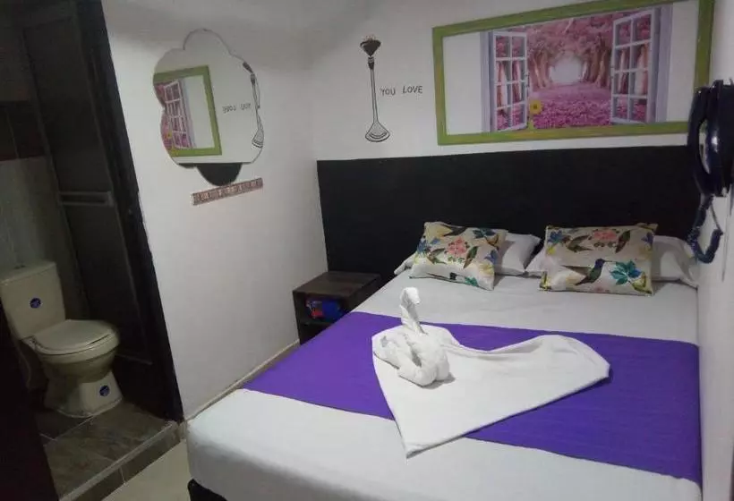Hotelli El Amanercer Parque Del Agua Residencia Muy Central