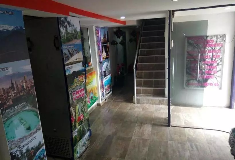 Hotelli El Amanercer Parque Del Agua Residencia Muy Central