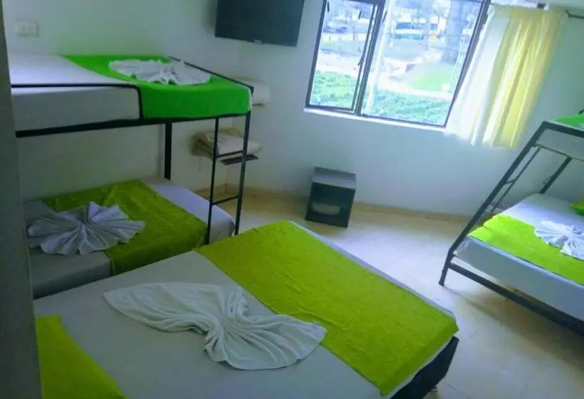 Hotelli El Amanercer Parque Del Agua Residencia Muy Central