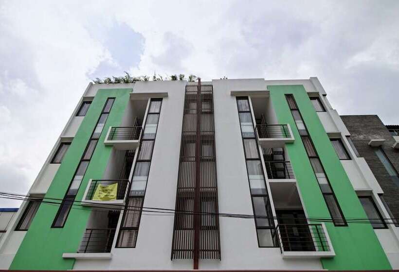 בית מלון כפרי Reddoorz Plus Near Plaza Indonesia